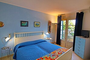 3 bedrooms, iron/ironing board, travel cot, free WiFi