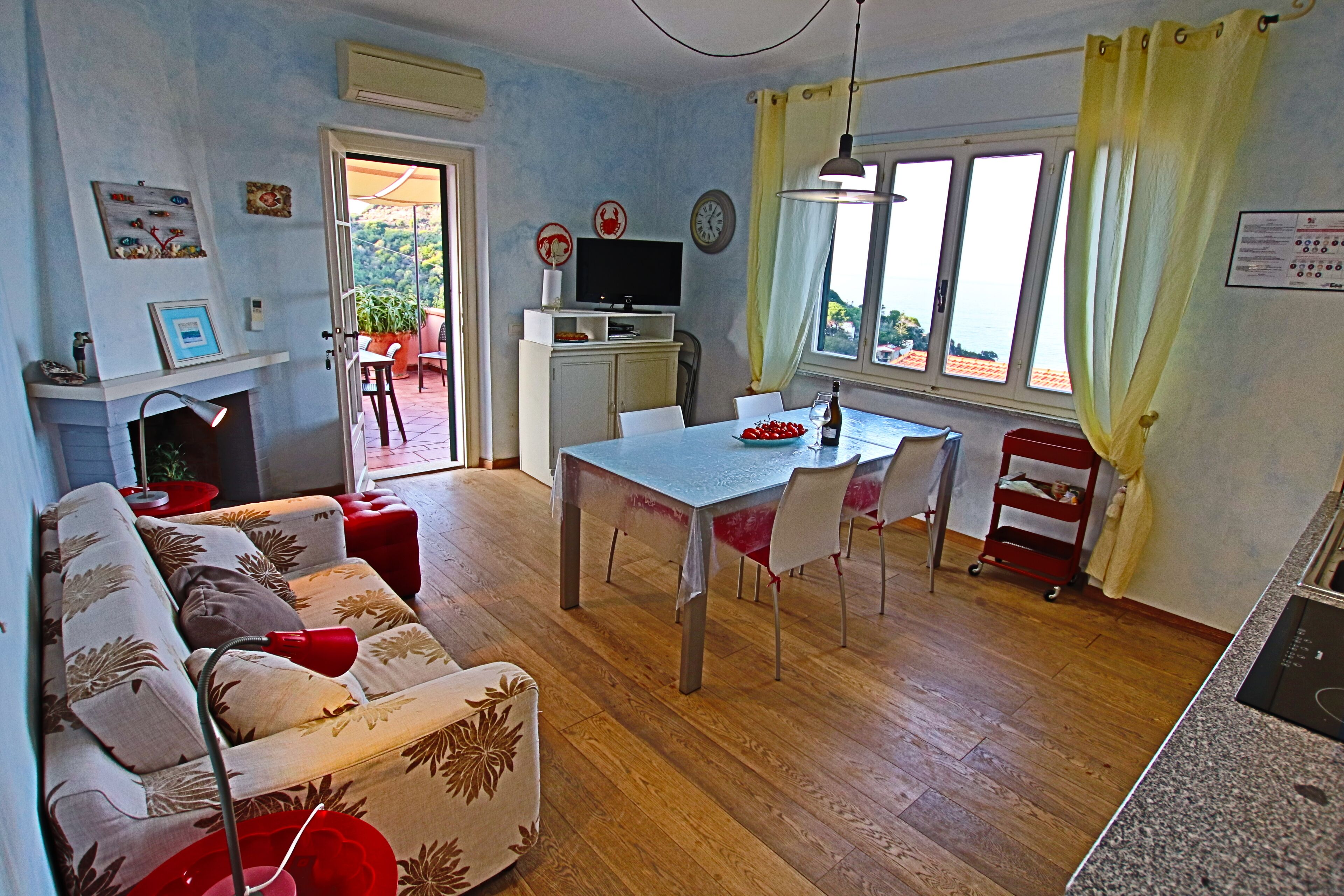 Smart-tv en een open haard