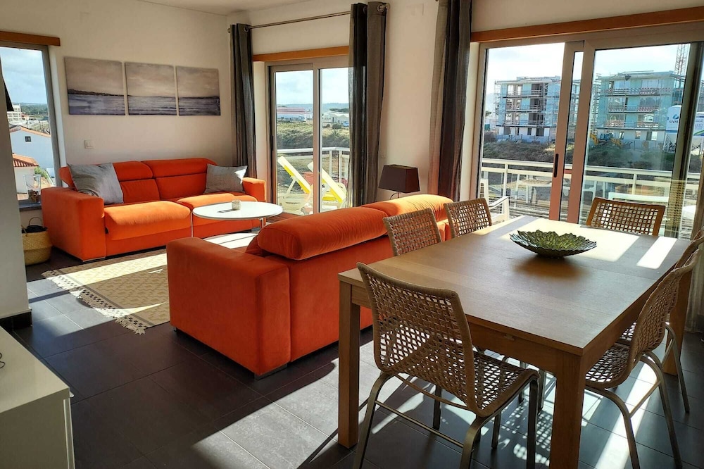 Modern 2 Bed with Large Balconies - Pool & Sea views, Sun all day