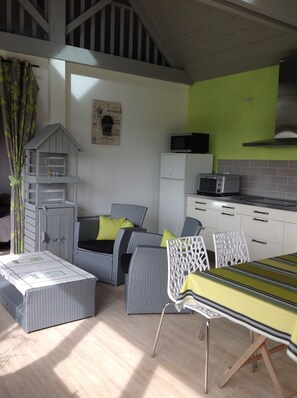 Interior - Pontefract: rock of the house near the Brière (Pontchâteau)