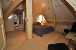 2 bedrooms, desk, iron/ironing board, travel cot