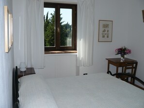 3 bedrooms, iron/ironing board, travel crib, free WiFi