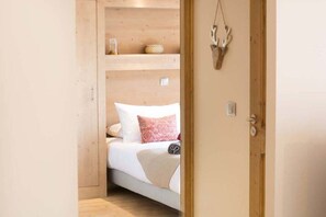 2 slaapkamers, een strijkplank/strijkijzer, gratis wifi, beddengoed