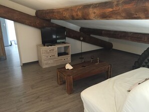 3 chambres, fer et planche Ă repasser, Wi-Fi, draps fournis