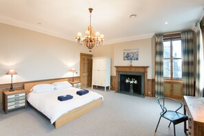 5 habitaciones, tabla de planchar con plancha, wifi y ropa de cama