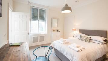 5 bedrooms, iron/ironing board, WiFi, bed sheets