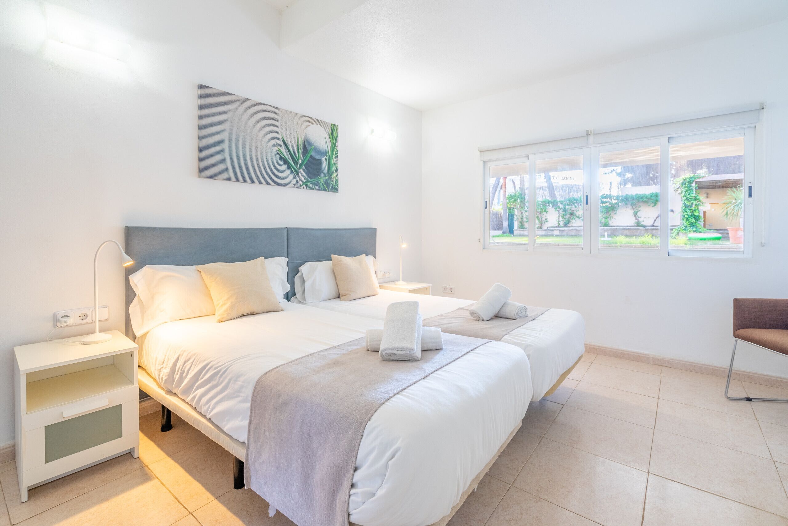 6 bedrooms, iron/ironing board, travel crib, free WiFi