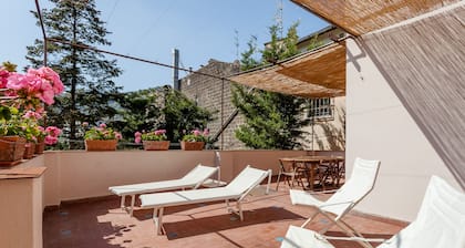Large 3 bedroom apartment with view and equipped terrace, Piazza Tasso, Sorrento