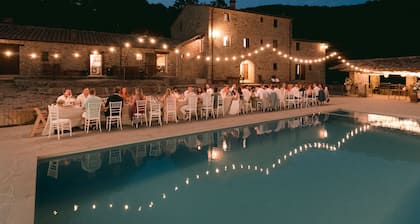 Villa Santarsa, 31 people, magnificent views and private pool, no neighbors