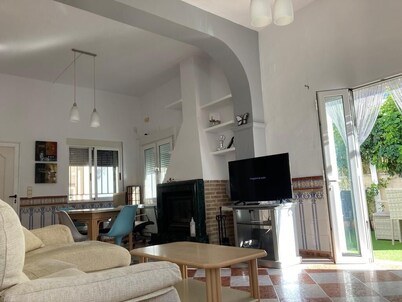 Villa with private pool, terrace and less than 80 meters from the sea