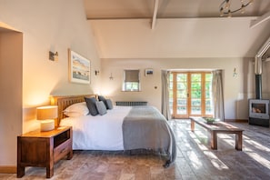 5 bedrooms, free WiFi, bed sheets