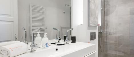 Shower, hair dryer, towels, toilet paper