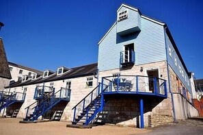 المنشأة من الخارج