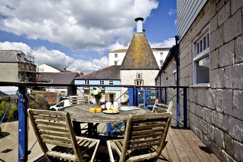 Fabulous House & Location! Just over the bridge to town and beach.