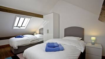 4 bedrooms, iron/ironing board, free WiFi, bed sheets