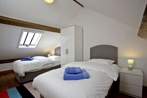 4 عدّة غرف نوم ومكواة/لوح كي وواي فاي مجانًا وملاءات أسرّة