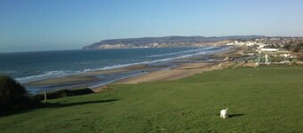 WELL POSITIONED CHALET IN SANDOWN with broadband
