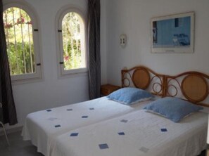 1 slaapkamer, een strijkplank/strijkijzer