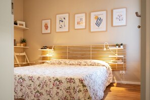 1 chambre, coffres-forts dans les chambres, bureau, lit parapluie