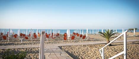 Am Strand, Liegestühle