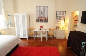 1 chambre, fer et planche à repasser, Wi-Fi, draps fournis