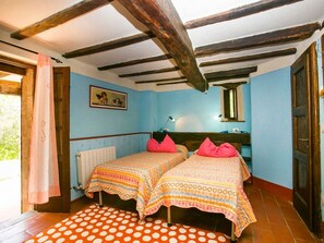 4 slaapkamers, een strijkplank/strijkijzer, wifi, beddengoed