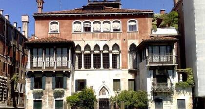 Lovely and quite apartment with garden in the heart of Venice