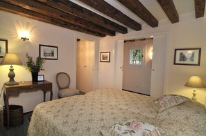 2 chambres, bureau, fer et planche à repasser, accès au Wi-Fi (inclus)