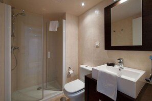 Bathtub, hair dryer, towels, toilet paper