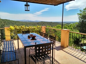 Outdoor dining - PRIVATE POOL, FREE WIFI, IDEAL FOR FAMILIES, ANIMALS, NATURE (Cistella)