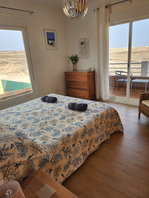 3 bedrooms, in-room safe, iron/ironing board, travel cot