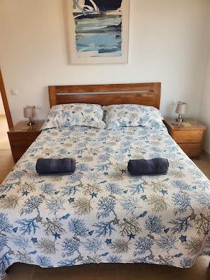 3 bedrooms, in-room safe, iron/ironing board, travel cot