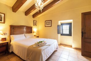 8 bedrooms, iron/ironing board, travel cot, free WiFi