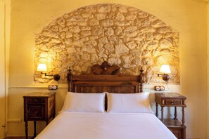 8 habitaciones, tabla de planchar con plancha y cuna de viaje 