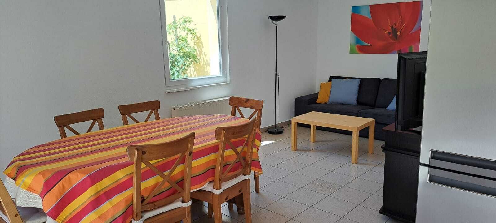 Cabin 5-8 seats, quiet and close to everything!