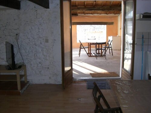 "On the spot" House on nice square Provencal