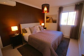 3 Schlafzimmer, Zimmersafe, Bügeleisen/Bügelbrett, Reisekinderbett