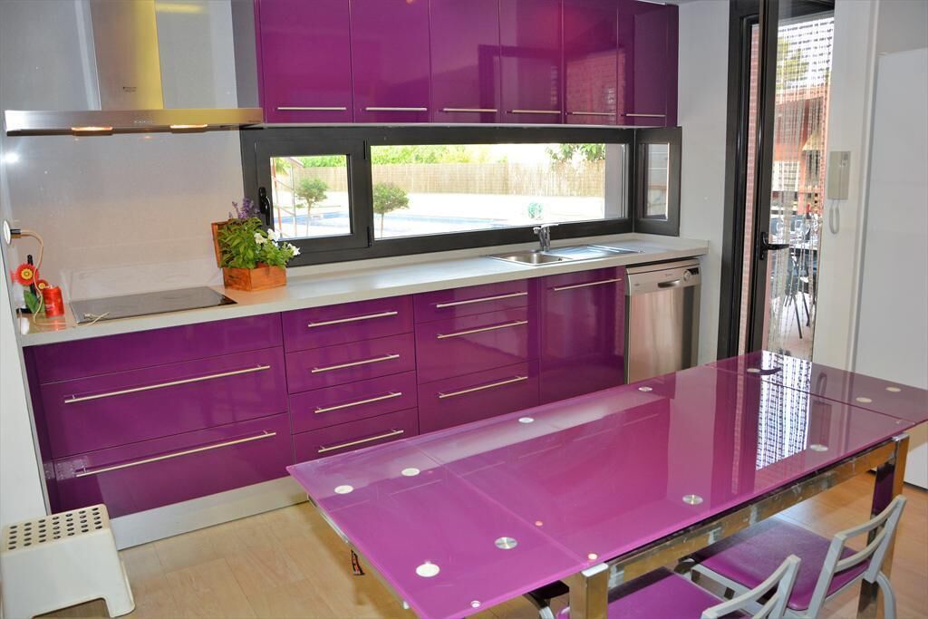 Villa Sitges La Calma, 10 min/car from the beach! Large garden by Weekly Villas.