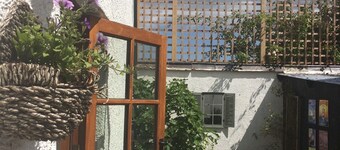 Smart barn conversion. Perfect touring location, for beaches, moors & Cornwall