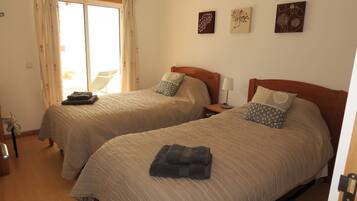 2 bedrooms, iron/ironing board, free WiFi, bed sheets