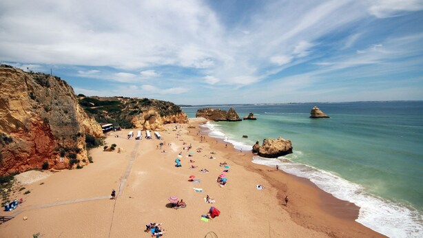 A beach with clear skies, rocky cliffs, and calm waters. - Villa Meia-Praia, with Terrace, Pool and Garden (Lagos)