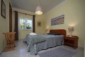 3 bedrooms, iron/ironing board, free WiFi, bed sheets - Villa Meia-Praia, with Terrace, Pool and Garden (Lagos)
