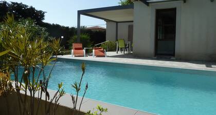 Maison tres fonctionnelle av jardin et pinede- Piscine privée
