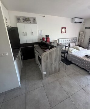 1 chambre, fer et planche à repasser, Wi-Fi, literie fournie