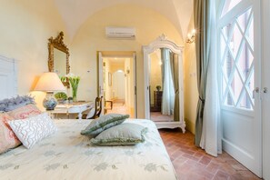 2 bedrooms, iron/ironing board, free WiFi - CASA VERA exquisite 2 bedrooms 2 baths apartment with garden, A/C (Lucca)