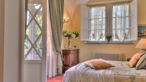2 bedrooms, iron/ironing board, free WiFi