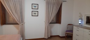 2 chambres, fer et planche à repasser, lit parapluie, Wi-Fi gratuit