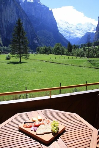 Gorgeous 3 Bedroom Apartment with Uninterrupted Lauterbrunnen Valley Views