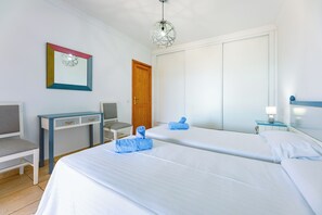 3 Schlafzimmer, Zimmersafe, Schreibtisch, Bügeleisen/Bügelbrett