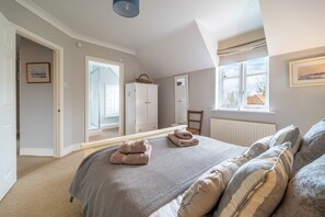 3 bedrooms, Internet, bed sheets - Mahonia Cottage, Burnham Market, Norfolk (King's Lynn)